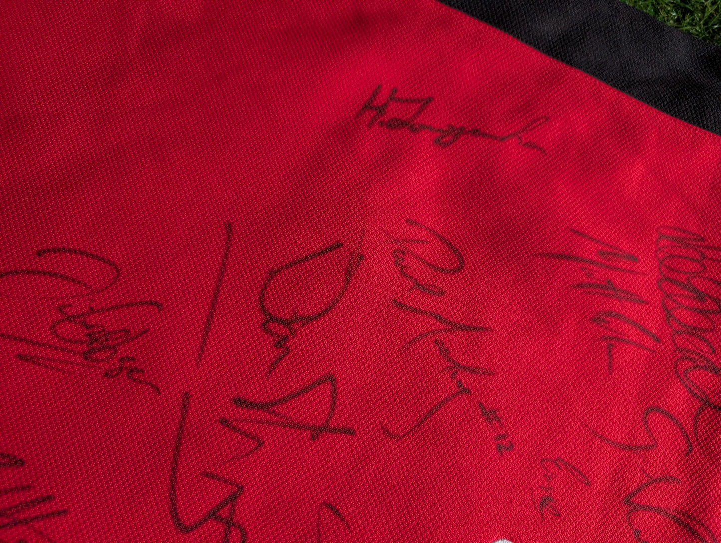 Kukri London Welsh Vintage classic Rugby jersey - Signed by Team - Large