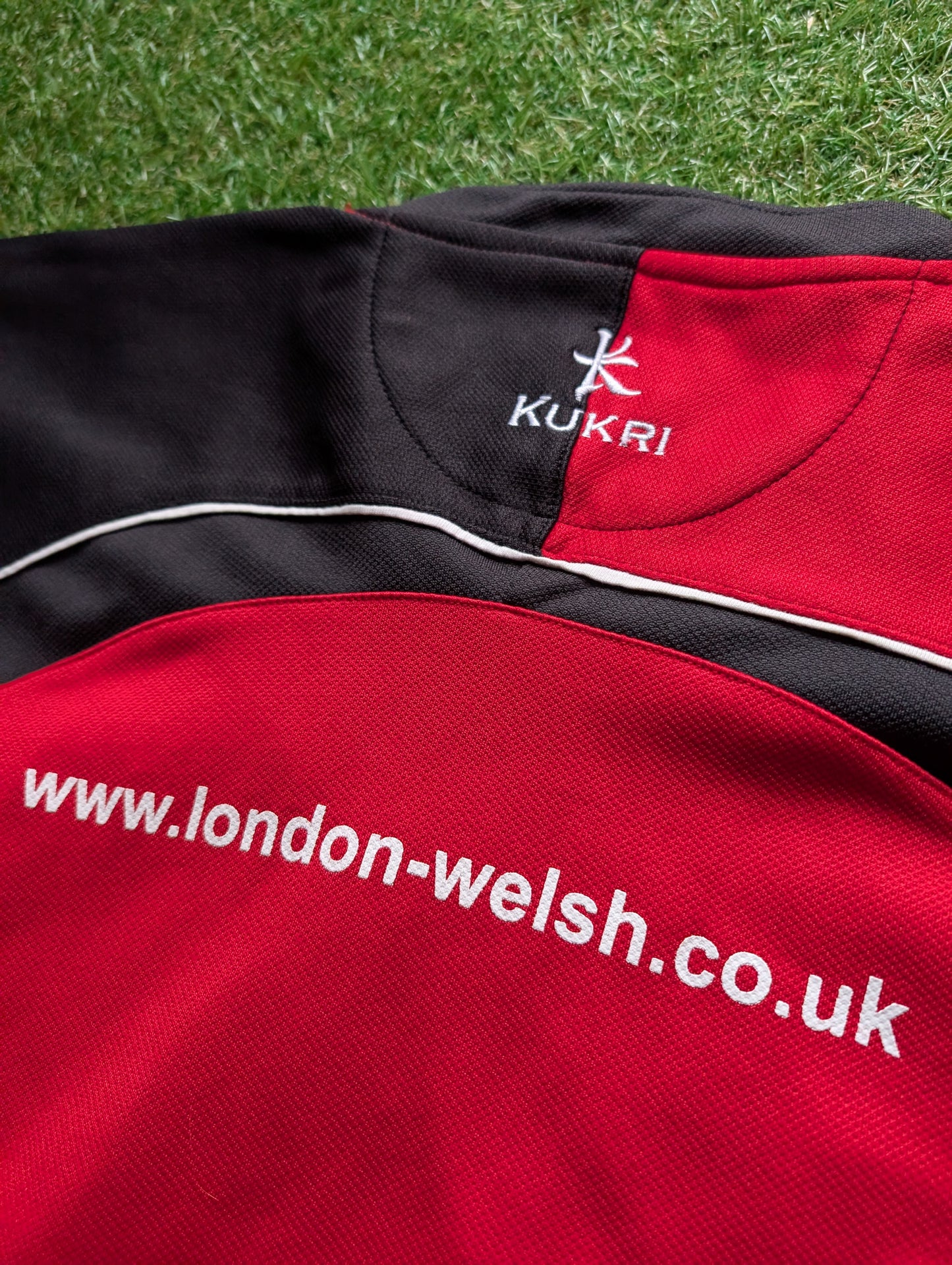 Kukri London Welsh Vintage classic Rugby jersey - Signed by Team - Large