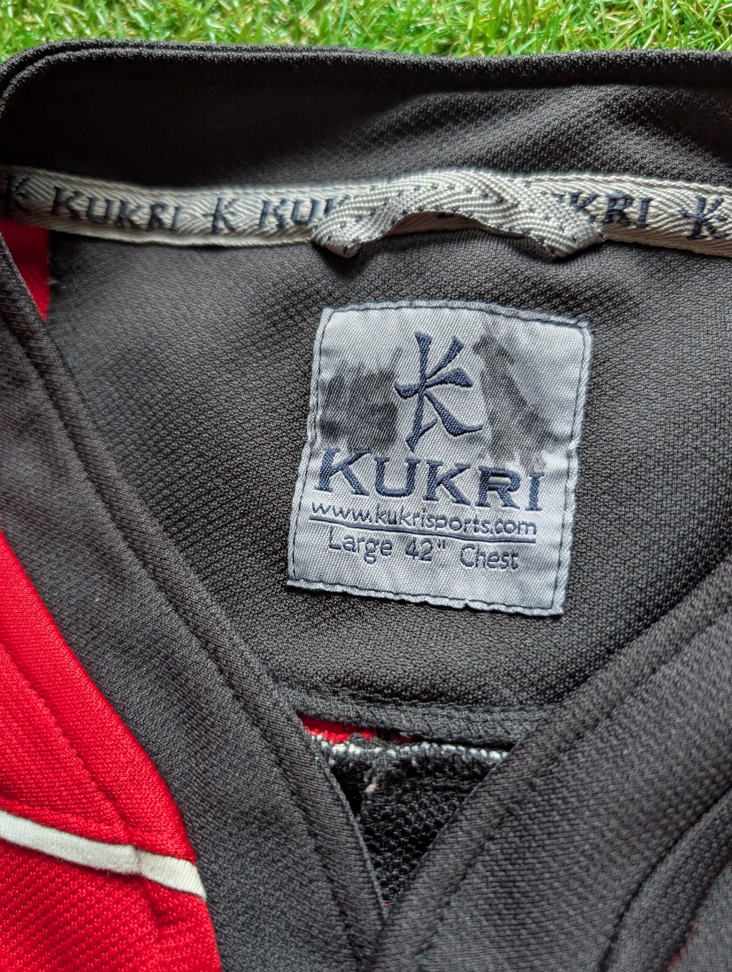 Kukri London Welsh Vintage classic Rugby jersey - Signed by Team - Large