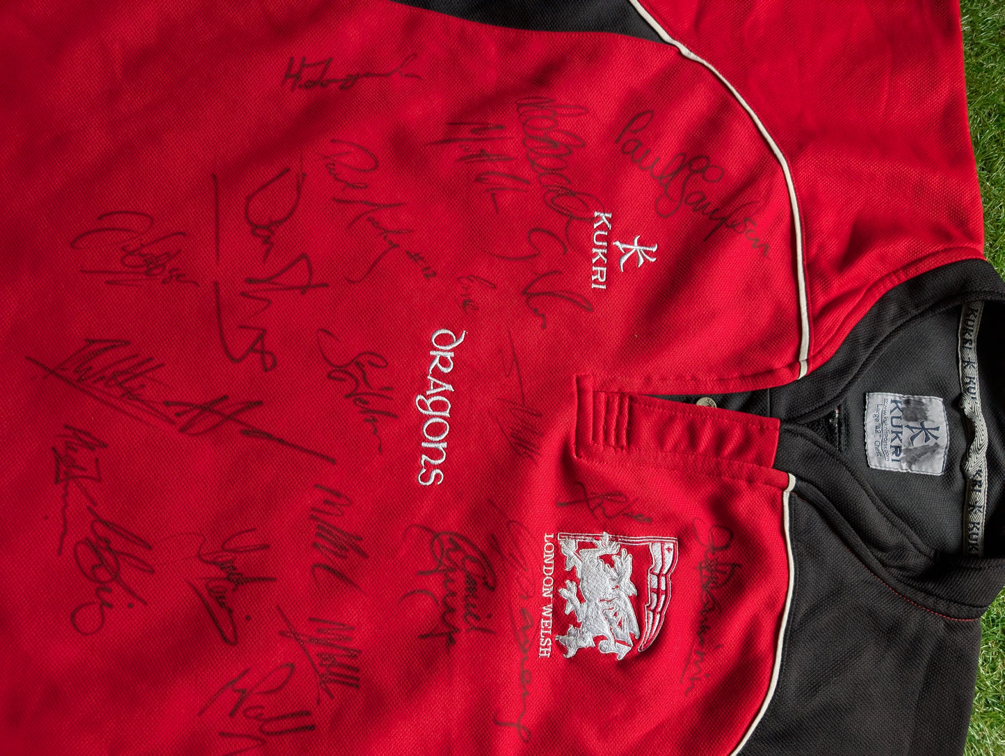 Kukri London Welsh Vintage classic Rugby jersey - Signed by Team - Large