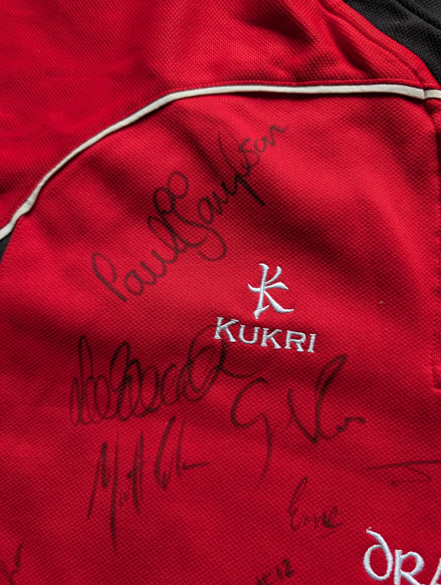 Kukri London Welsh Vintage classic Rugby jersey - Signed by Team - Large